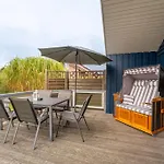 6 Personen In Direkter Seelage Mit Bootsteg Und Kanu Sowie Sauna, Whirlpool Und Kaminofen In