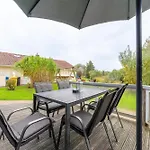6 Personen In Direkter Seelage Mit Bootsteg Und Kanu Sowie Sauna, Whirlpool Und Kaminofen In * Otterndorf