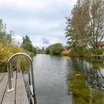 6 Personen In Direkter Seelage Mit Bootsteg Und Kanu Sowie Sauna, Whirlpool Und Kaminofen In