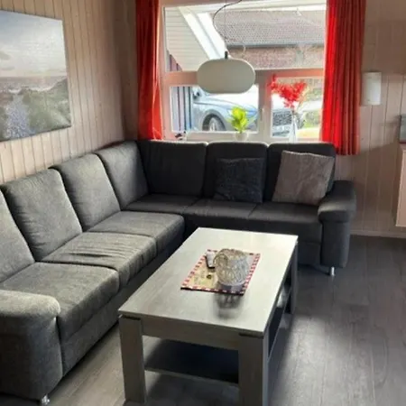Vakantiehuis 6 Personen In Direkter Seelage Mit Bootsteg Und Kanu Sowie Sauna, Whirlpool Und Kaminofen In *
