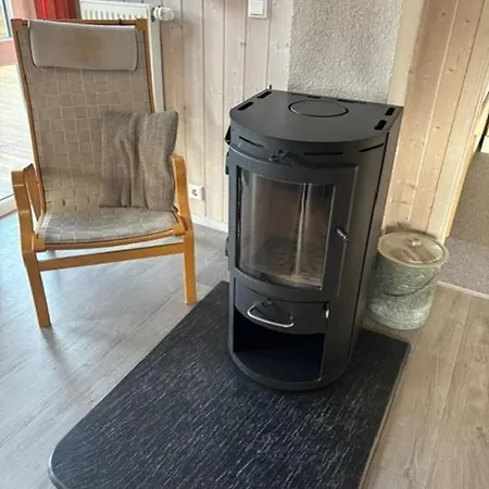 6 Personen In Direkter Seelage Mit Bootsteg Und Kanu Sowie Sauna, Whirlpool Und Kaminofen In Vakantiehuis Otterndorf