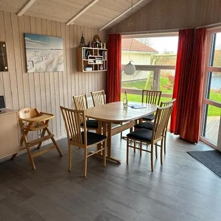 6 Personen In Direkter Seelage Mit Bootsteg Und Kanu Sowie Sauna, Whirlpool Und Kaminofen In Otterndorf
