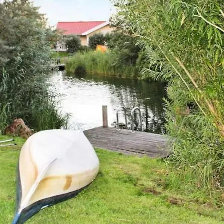 6 Personen In Direkter Seelage Mit Bootsteg Und Kanu Sowie Sauna, Whirlpool Und Kaminofen In Vakantiehuis Otterndorf