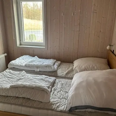 6 Personen In Direkter Seelage Mit Bootsteg Und Kanu Sowie Sauna, Whirlpool Und Kaminofen In Otterndorf