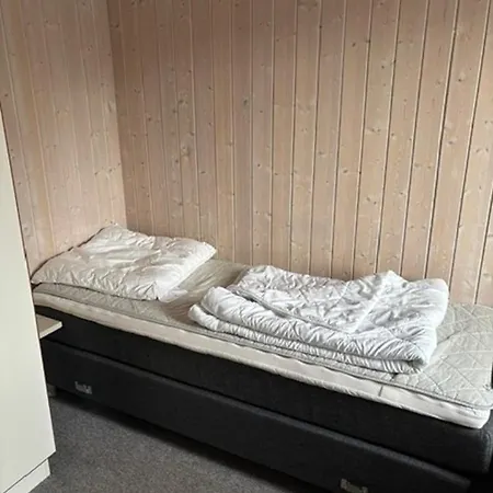 6 Personen In Direkter Seelage Mit Bootsteg Und Kanu Sowie Sauna, Whirlpool Und Kaminofen In Vakantiehuis
