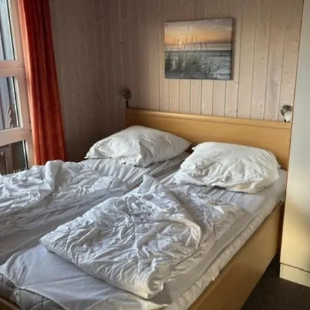 6 Personen In Direkter Seelage Mit Bootsteg Und Kanu Sowie Sauna, Whirlpool Und Kaminofen In 奥滕多夫