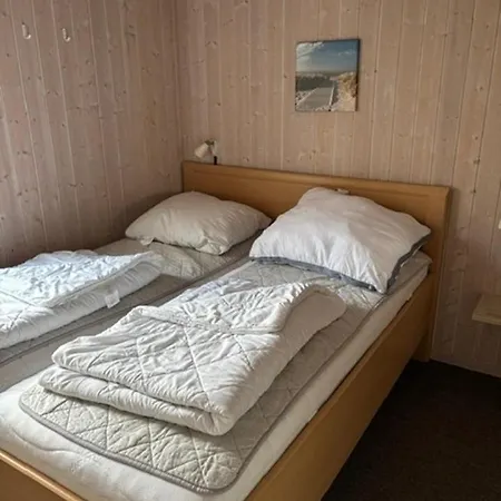 Vakantiehuis 6 Personen In Direkter Seelage Mit Bootsteg Und Kanu Sowie Sauna, Whirlpool Und Kaminofen In