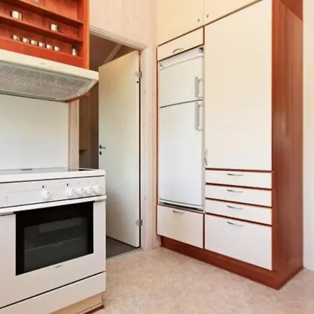 Vakantiehuis 6 Personen In Direkter Seelage Mit Bootsteg Und Kanu Sowie Sauna, Whirlpool Und Kaminofen In *