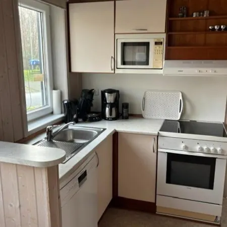 6 Personen In Direkter Seelage Mit Bootsteg Und Kanu Sowie Sauna, Whirlpool Und Kaminofen In *
