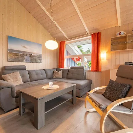 6 Personen In Direkter Seelage Mit Bootsteg Und Kanu Sowie Sauna, Whirlpool Und Kaminofen In