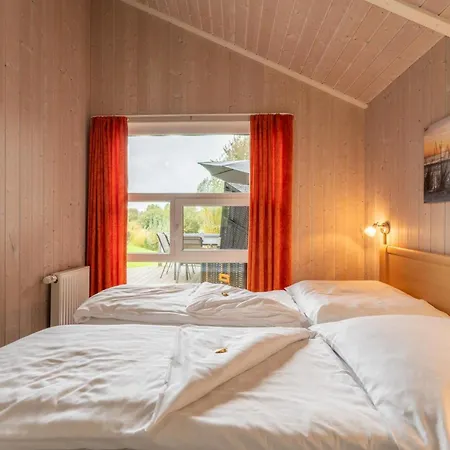 Feriehus 6 Personen In Direkter Seelage Mit Bootsteg Und Kanu Sowie Sauna, Whirlpool Und Kaminofen In *