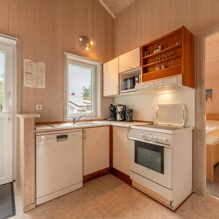 6 Personen In Direkter Seelage Mit Bootsteg Und Kanu Sowie Sauna, Whirlpool Und Kaminofen In Prázdninový dům *