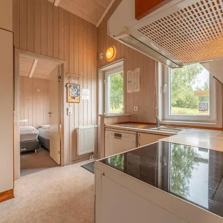 Prázdninový dům 6 Personen In Direkter Seelage Mit Bootsteg Und Kanu Sowie Sauna, Whirlpool Und Kaminofen In *