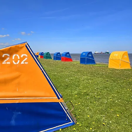 6 Personen In Direkter Seelage Mit Bootsteg Und Kanu Sowie Sauna, Whirlpool Und Kaminofen In Otterndorf