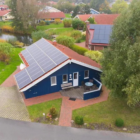 Feriehus 6 Personen In Direkter Seelage Mit Bootsteg Und Kanu Sowie Sauna, Whirlpool Und Kaminofen In *