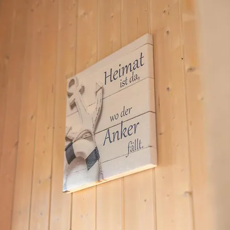 6 Personen In Direkter Seelage Mit Bootsteg Und Kanu Sowie Sauna, Whirlpool Und Kaminofen In *