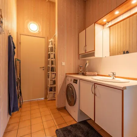6 Personen In Direkter Seelage Mit Bootsteg Und Kanu Sowie Sauna, Whirlpool Und Kaminofen In Otterndorf