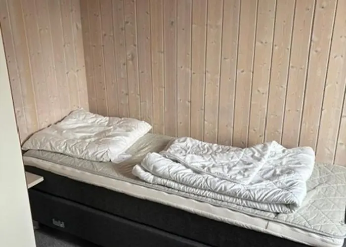 6 Personen In Direkter Seelage Mit Bootsteg Und Kanu Sowie Sauna, Whirlpool Und Kaminofen In 度假居
