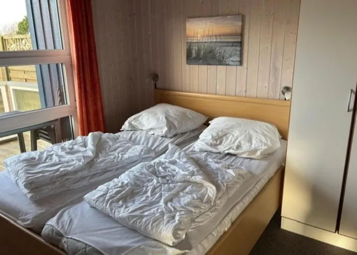 6 Personen In Direkter Seelage Mit Bootsteg Und Kanu Sowie Sauna, Whirlpool Und Kaminofen In 奥滕多夫