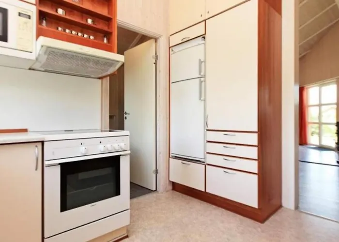 度假居 6 Personen In Direkter Seelage Mit Bootsteg Und Kanu Sowie Sauna, Whirlpool Und Kaminofen In *